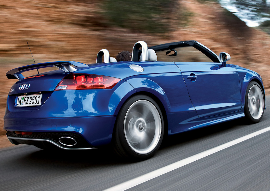 Audi TT RSのエクステリア。クーペ/カブリオレをラインアップ。サウンドも配信されている