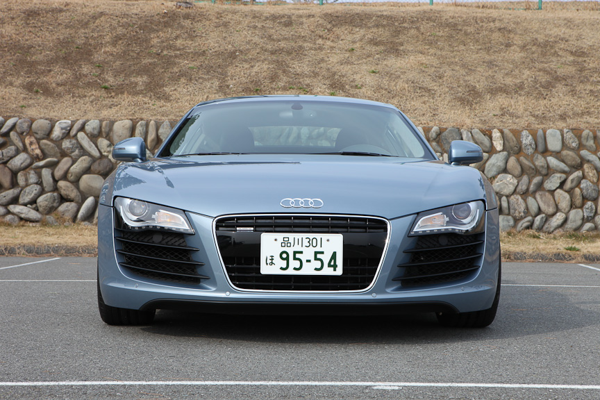 フロントとコクピット後方のラゲッジスペース。コクピット内だけでも2人が数日間の旅行をするには十分な荷物が積めそうだ