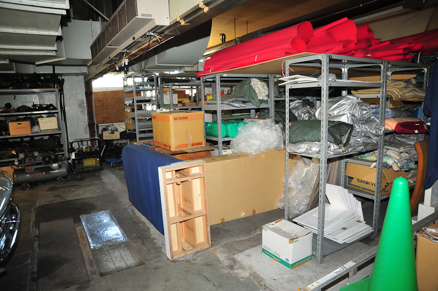 土居氏が集められたパーツも、同じ倉庫にある