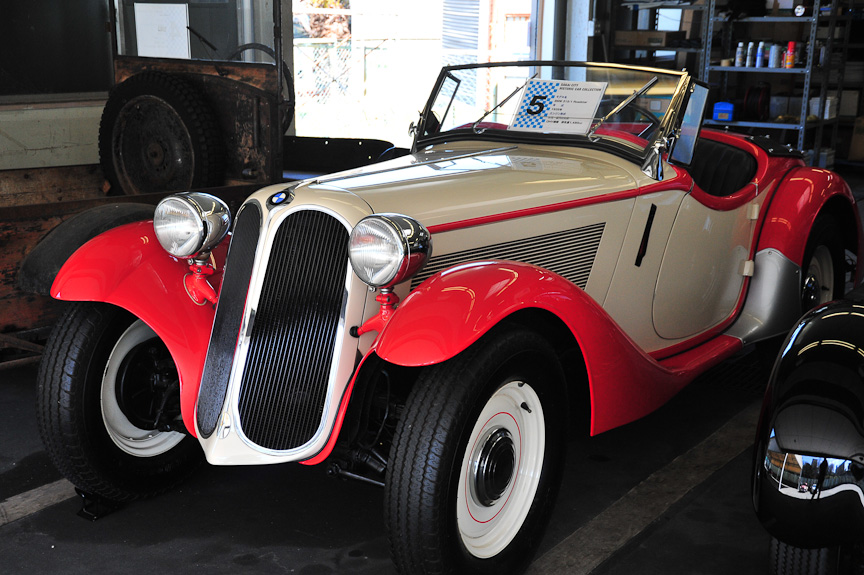 BMW 315/1 ロードスター（1935年）<br>1933年にBMWは、初のオリジナル乗用車「303」を開発。キドニーグリルと直列6気筒エンジンは303で初めて登場し、以後BMW車の象徴となった。315/1は303のエンジンを1.5リッターに拡大し、ロードスター・ボディーを与えたモデル