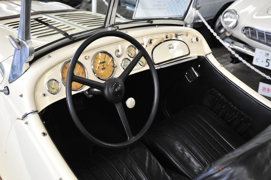 BMW 328 ロードスター（1938年）<br>326のエンジンをチューンし、326よりひと回り小さなシャーシーに乗せたスポーツカー。さまざまなレースで活躍した