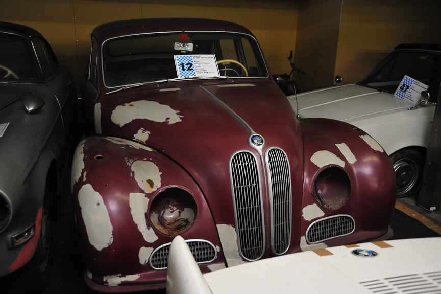 BMW 501 リムジン（1955年）<br>1952年、戦後BMWが4輪車に復帰するにあたってリリースしたのが高級車「501」。優雅なボディースタイルは「バロック・エンジェル」と呼ばれたが、販売は振るわなかった