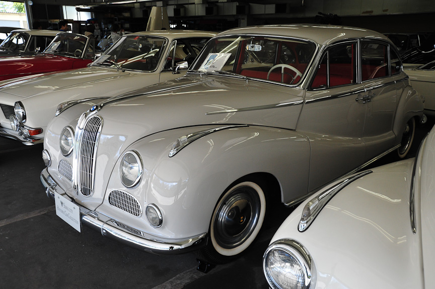 BMW 3200S（1963年）<br>502のV8エンジンを3.2リッターに拡大したモデル