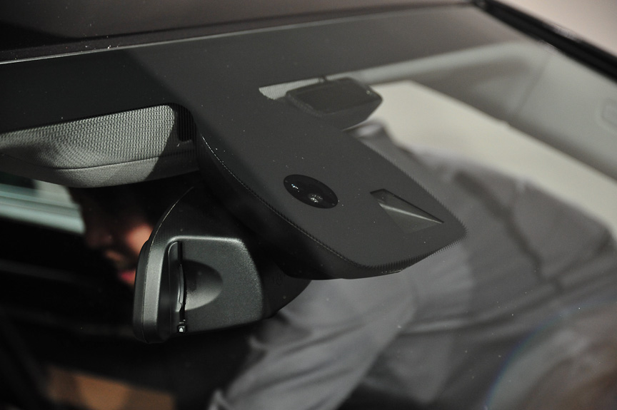 ETC車載器の入ったルームミラー。その前にレインセンサーとレーン・ディパーチャー・ウォーニング用カメラが付く