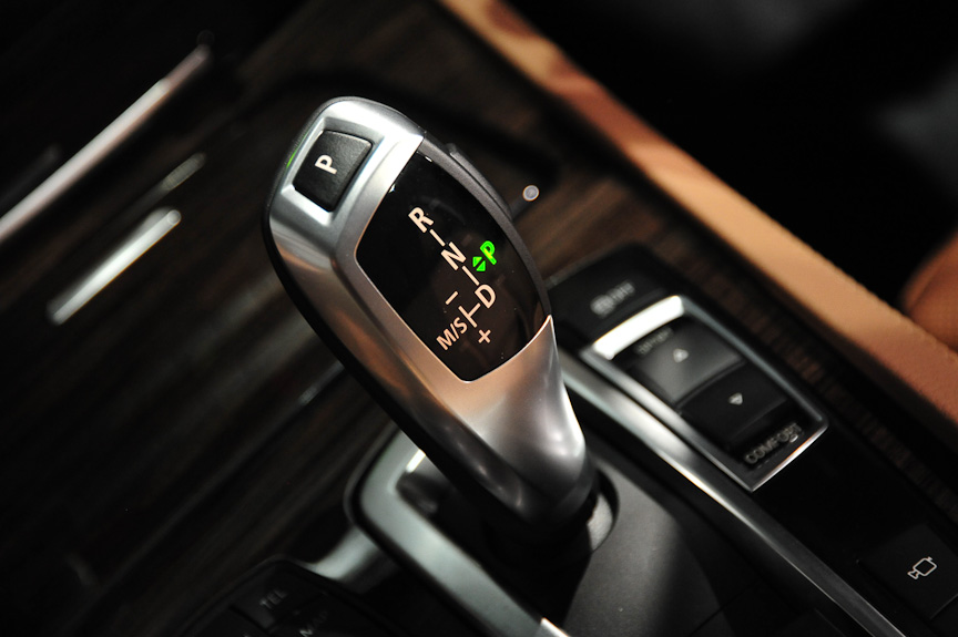 6速ATのセレクターはセンターコンソールに戻った