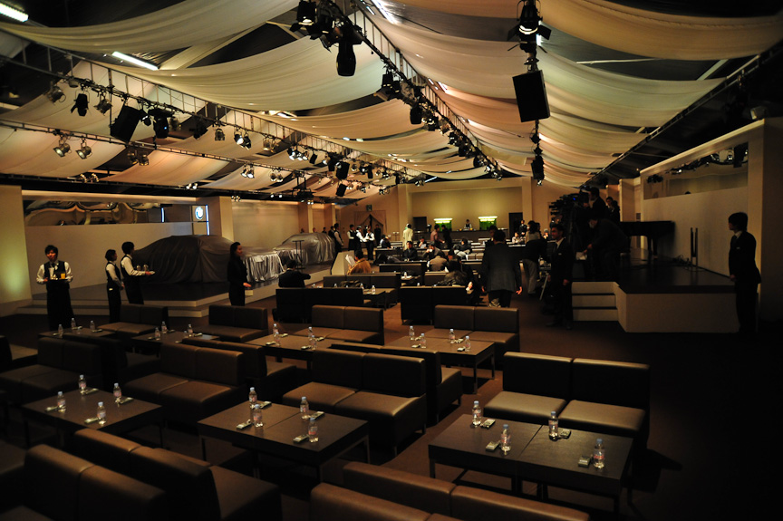 発表会の会場は、神宮絵画館脇に特設された