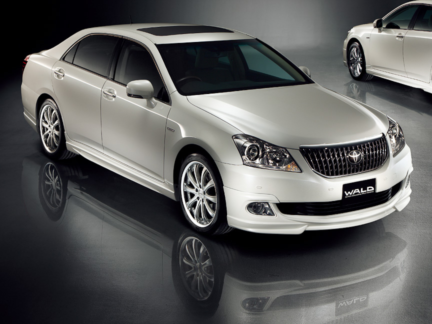 WALD エアロキット（フロントスポイラー、サイドスカート、リアスカート）を装着した新型クラウンマジェスタ