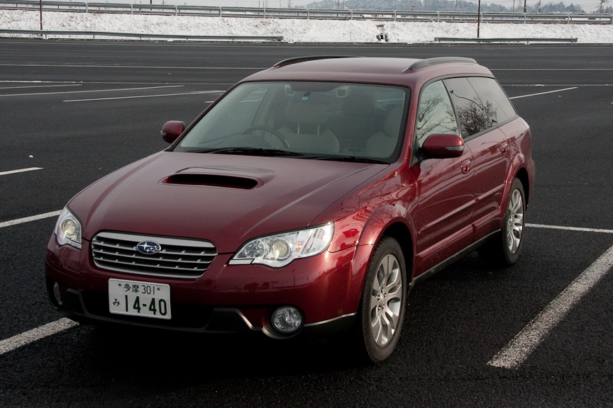 ロングツーリングになればなるほどその実力を発揮する、アウトバック 2.5XT。通常のアウトバックより25mm車高が下げられている