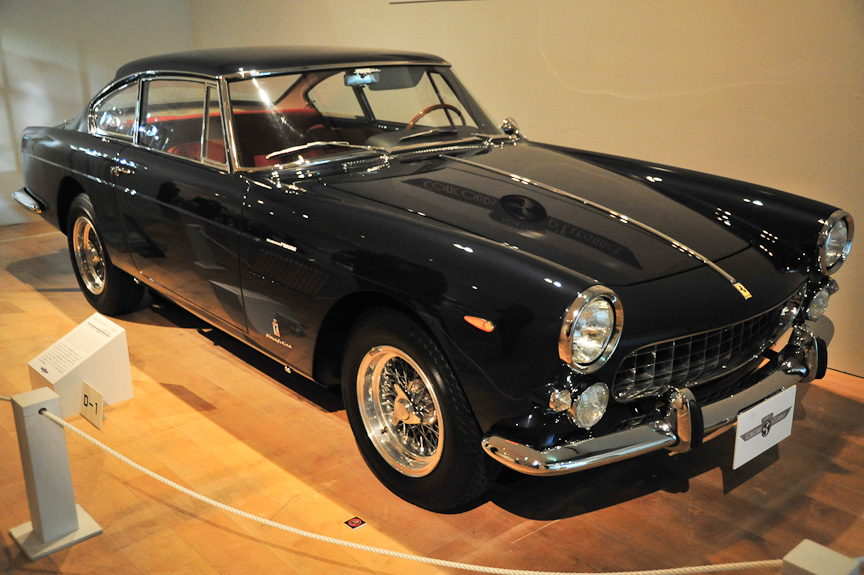 クラスD金賞のフェラーリ 250GTE 2+2-400SA