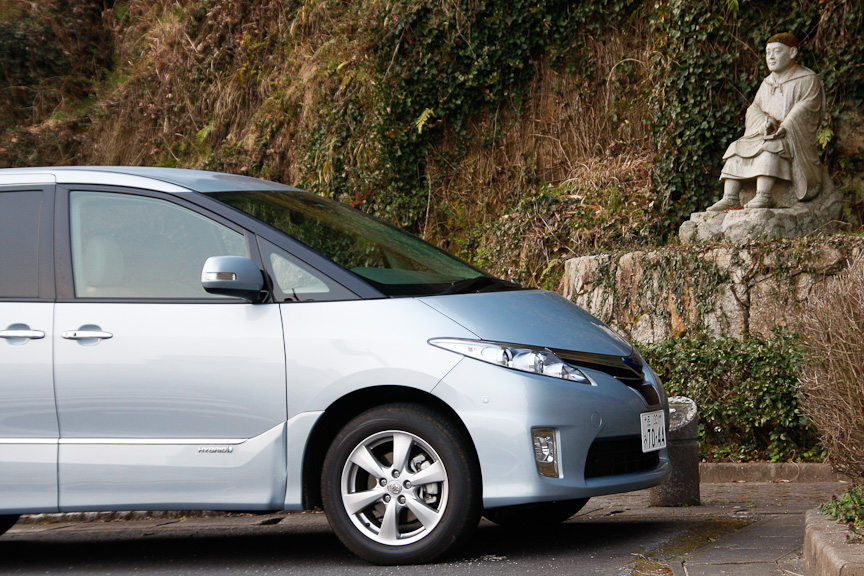 温泉郷のあちこちに円仁法師の像がある