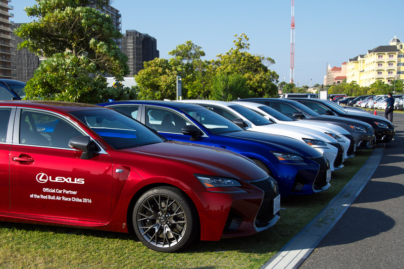大会をサポートするレクサスのサポートカー