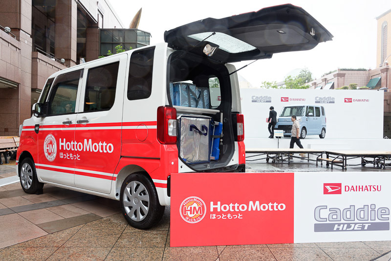 Hotto Mottoは、オプションの荷室ボードなどで弁当などの商品きれいに整理し、安全に届けるのに利用
