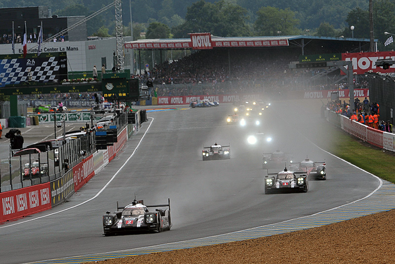 総合優勝を果たしたポルシェ 919ハイブリッド（2号車）