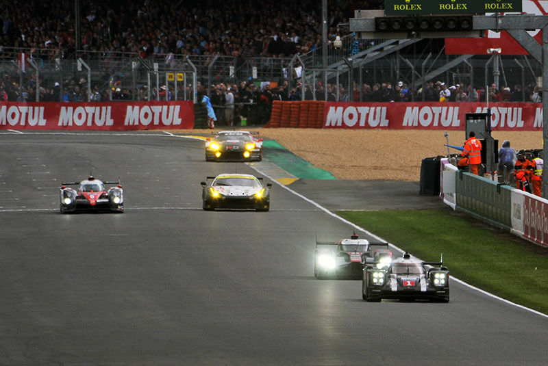 レースは5周のペースカーラップ後に始まった