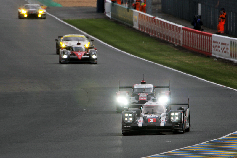 レースは5周のペースカーラップ後に始まった