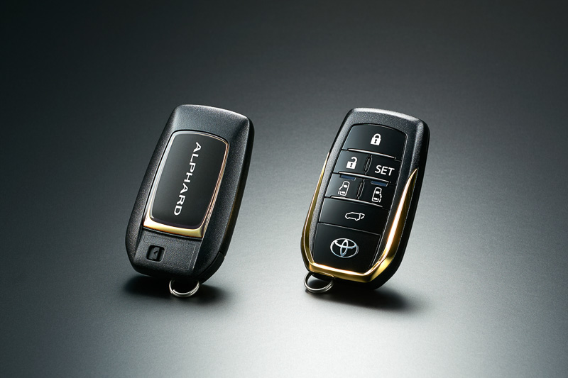 スマートキー（専用ゴールド加飾）