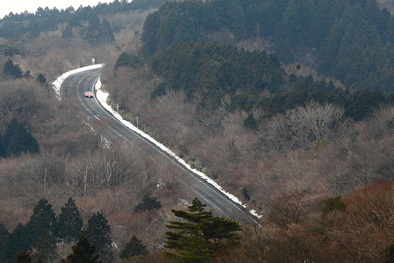 488 GTBが搭載するV型8気筒3.9リッターターボエンジンは、最高出力492kW（670PS）/8000rpm、最大トルク760Nm/3000rpmを発生。0-100km/h加速は3.0秒、最高速は330km/h以上としている