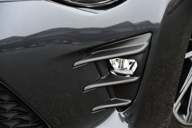 GTとGT“Limited”はLEDフロントフォグランプを標準装備。横フィンが空力性能を高めている