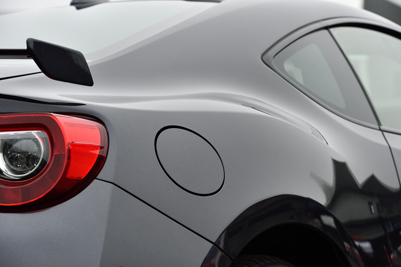 リアフェンダー内のリアエプロンアウタ、エンジンルーム内のタワーバーブラケットなどもボディ剛性向上のために強化された