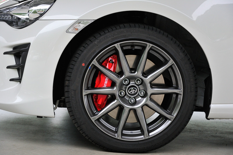 市販化に向けて開発中の86 ブレンボブレーキ装着車（プロトタイプ）