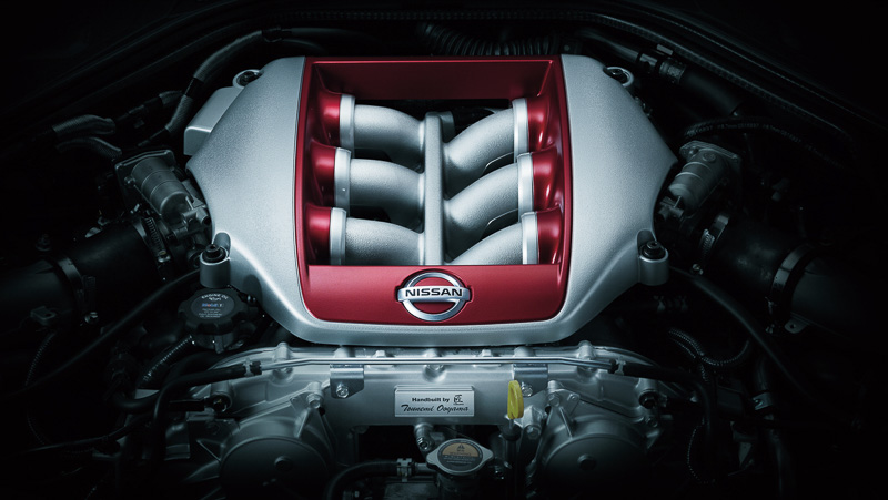 最高出力419kW（570PS）/6800rpm、最大トルク637Nm（65.0kgm）/3300-5800rpmを発生するV型6気筒 3.8リッターツインターボエンジン