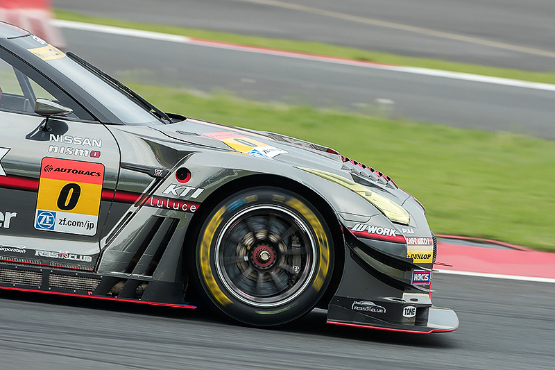 住友ゴム工業株式会社 モータースポーツ部長 谷川利晴氏（右）、同 モータースポーツ部 課長 斉脇泉氏（左）