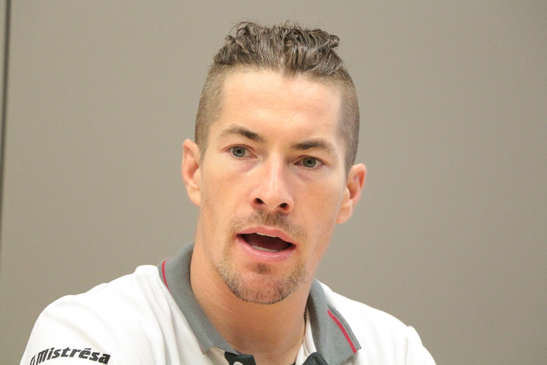 スーパーバイク選手権 アメリカ大会で3位になった直後に鈴鹿8耐のテストに訪れたヘイデン選手は「ラグナ・セカでのレースのときから風邪気味だったので完全な体調ではないが、重要な2日間のテストに参加した。13年ぶりの鈴鹿サーキットなので憶えていないところもあったし、レイアウト自体も少し変わっているところがあった。でも、鈴鹿サーキットはエキサイティングなトラックで大好き。今回の参戦は嬉しいし、とても楽しみにしている」と鈴鹿サーキットに対する思いを口にした