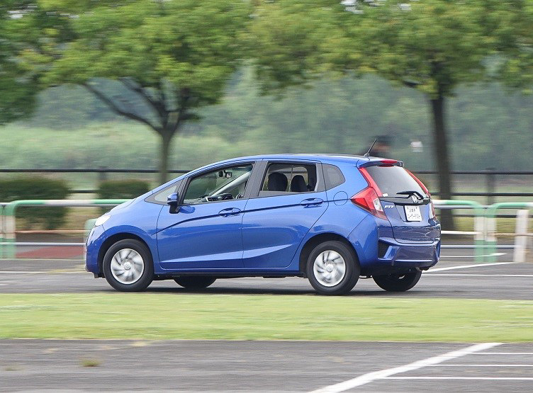 「エアコン＋走行」がもっとも早く車内温度を下げることができた