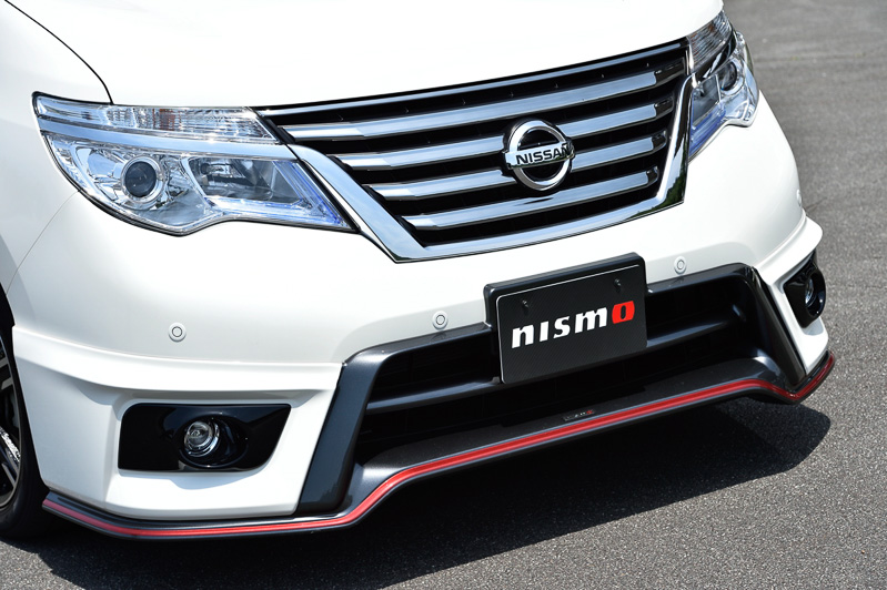 エアロキットの「フロントアンダースポイラー」はアンダーグリルやフォグランプベゼルをブラックアウト