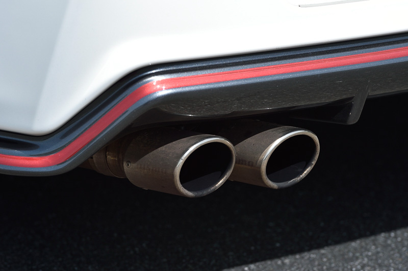 できる限りストレートな形状を採用した「スポーツステンレスリヤマフラー」。単体価格は7万6680円