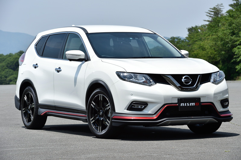 エクストレイル NISMO パフォーマンスパッケージ。ベースモデルは20X “エマージェンシーブレーキ パッケージ”。試乗車は追加オプションの「ルーフスポイラー」（5万5000円）を装着して空力性能をさらに高めている