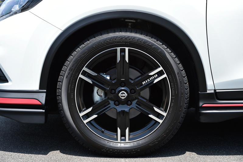 純正サイズから2インチアップとなる19インチの「LMX6」アルミロードホイール