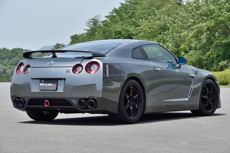 2008年モデルのGT-R Premium editionをベースに、NISMOパーツを多数装着することによって走行性能を引き上げたモデル