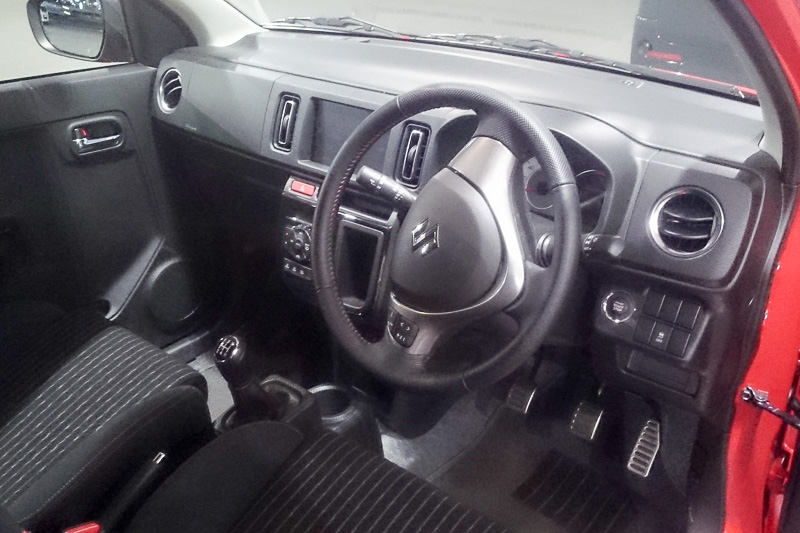 クラッチ横のフットレストスペースが狭いのか難点だった