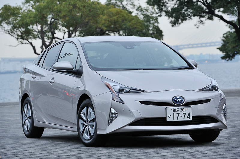トヨタ自動車「プリウス」