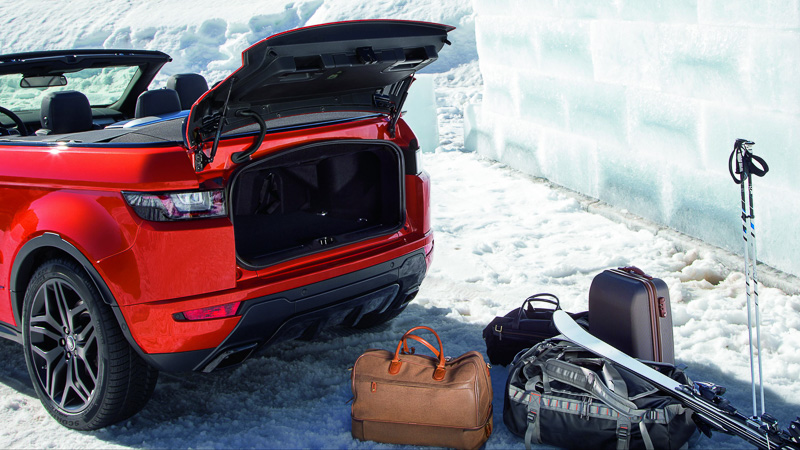 ルーフの開閉を問わずラゲッジルームは251Lのスペースを確保