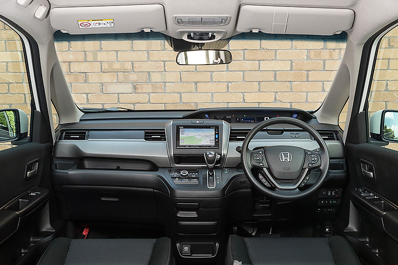 ガソリン車＆ブラックのインテリアカラー