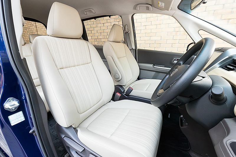 ベージュカラーのシート