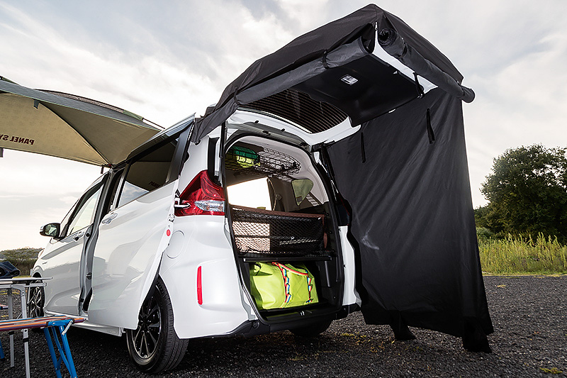 アウトドアをイメージした純正オプション装着車