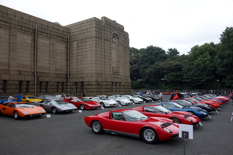 会場にはクラシックカーの品評会「ランボルギーニ・デイ コンクール・デレガンス TOKYO 2016」やパレードへの参加車両が並べられた