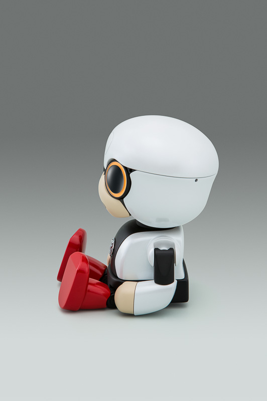 第44回東京モーターショー2015で世界初公開された「KIROBO mini」