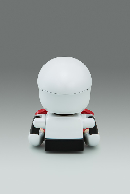 第44回東京モーターショー2015で世界初公開された「KIROBO mini」