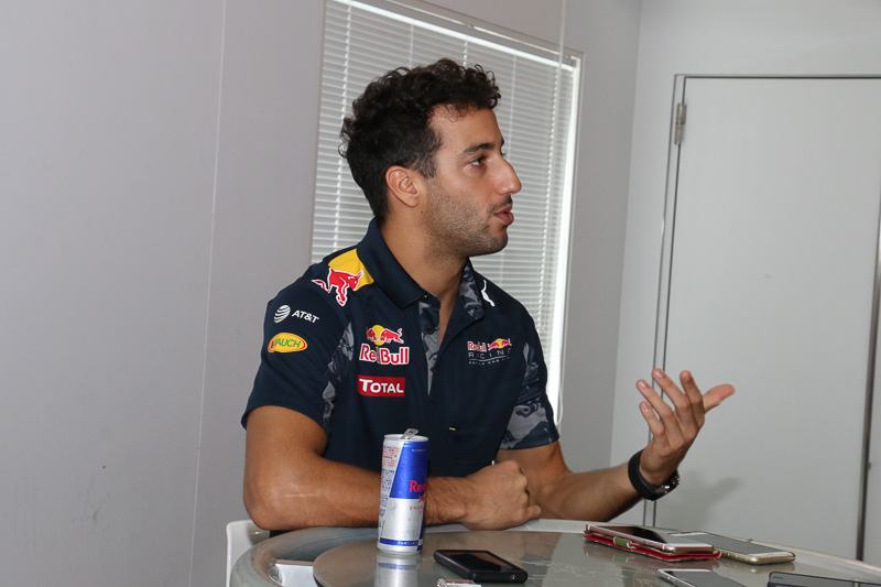 以前に銀座の寿司店「すきやばし次郎」に行きたいと語っていたことについて問われ、「予約しようと思ったけど今回は予約でいっぱいだった。だから、ここで予約をして来年にまた戻ってこようと思っている」とリカルド選手は答えた