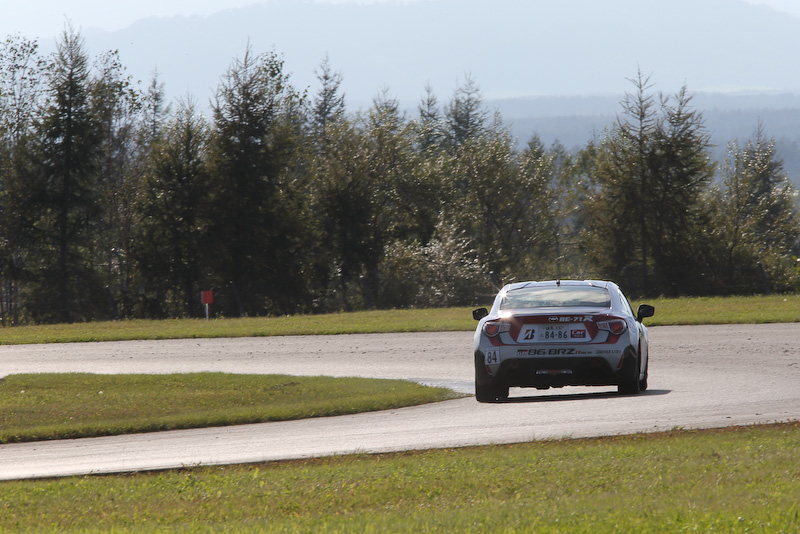 今回の十勝戦ではやや減らしたタイヤで予選に挑み、決勝でライバルがタレてきたところで一気に巻き返そうという作戦に出た