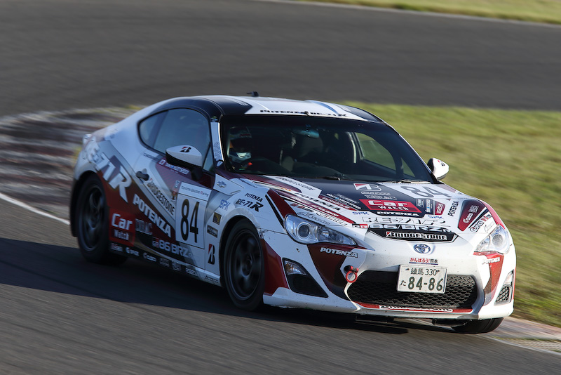 今回の十勝戦ではやや減らしたタイヤで予選に挑み、決勝でライバルがタレてきたところで一気に巻き返そうという作戦に出た