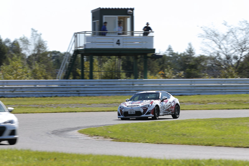 今回の十勝戦ではやや減らしたタイヤで予選に挑み、決勝でライバルがタレてきたところで一気に巻き返そうという作戦に出た