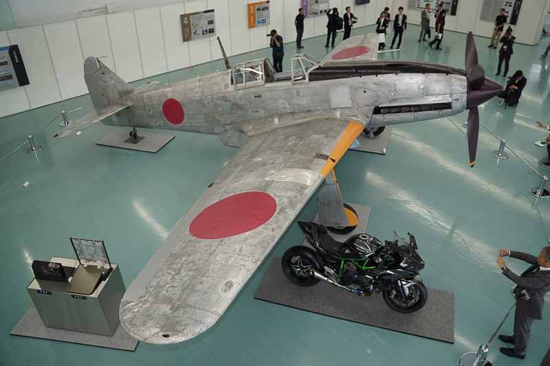 川崎重工業の創立120周年記念展「川崎重工創立120周年記念展―世界最速にかけた誇り高き情熱―」で展示される飛燕