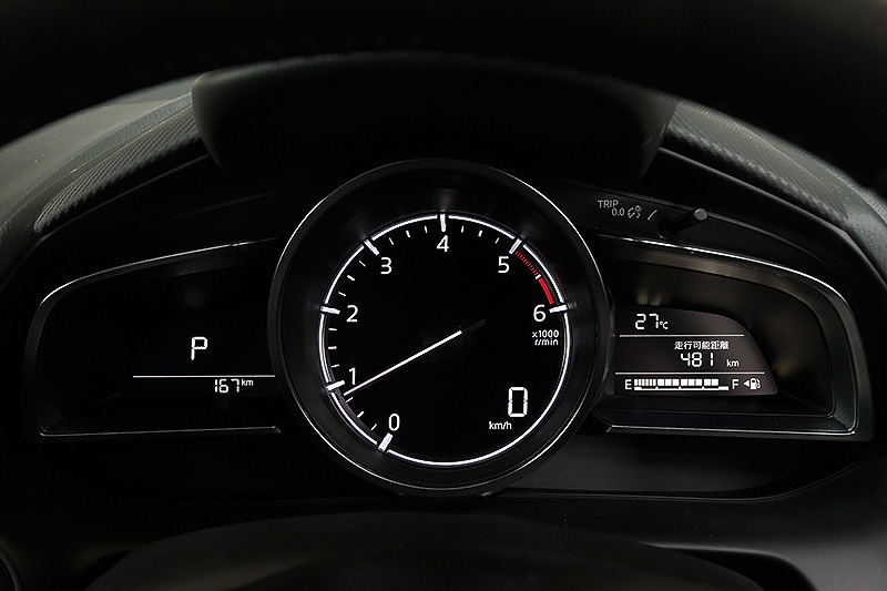 ディーゼルエンジン車のメーターパネル