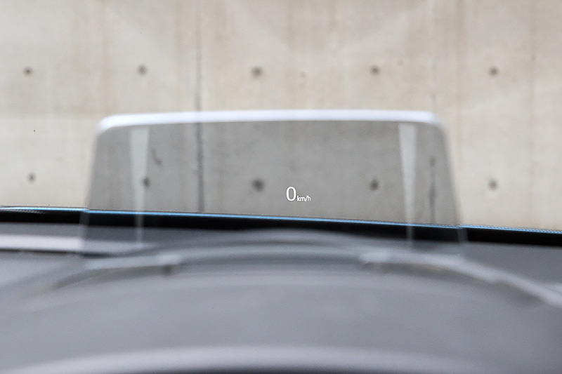 ツーリング系グレードに標準装備となる「アクティブ・ドライビング・ディスプレイ」。写真では分からないが新たにフルカラー化されている