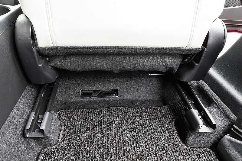 リアヒーターダクトを新設するとともに、全車標準化